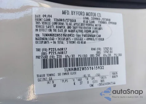 2005 Lincoln Town Car Signature Limited z USA, uszkodzony, nr VIN 1LNHM82W55Y615932